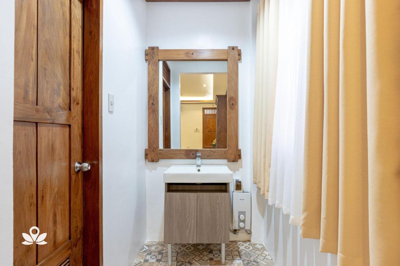 Zen Rooms Casa Lorenzo Legazpi Eksteriør billede